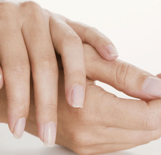 Comment réparer ses ongles après le vernis semi-permanent ? - 23Beauty Paris