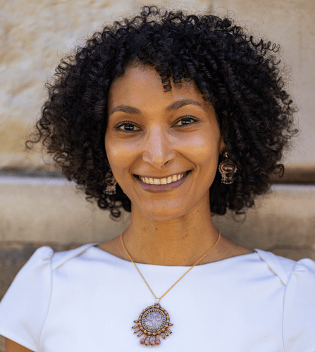 Rencontre avec Jacinta, créatrice de Tiss'Mé : Quand les pierres naturelles rencontrent la beauté des ongles - 23Beauty Paris