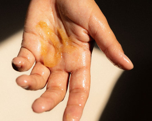 Routine beauté des mains : les gestes essentiels avant un date - 23Beauty Paris