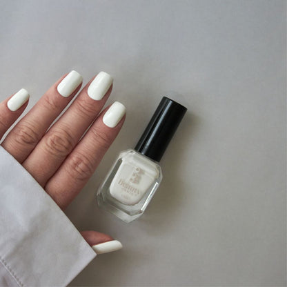 Ylläs white vegan nail polish