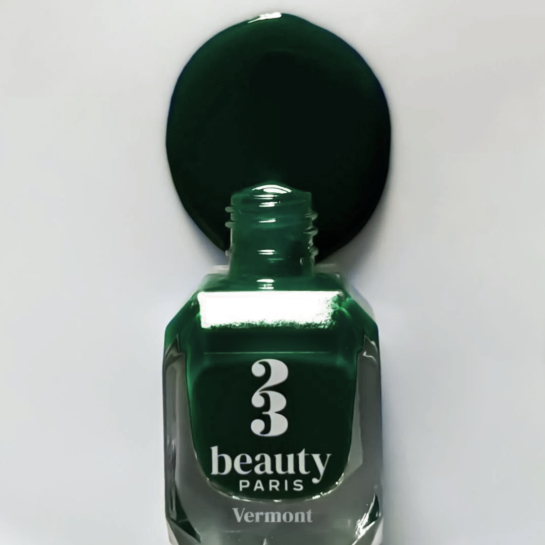 Flacon de vernis à ongles vert